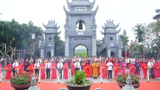 Long Biên gắn biển công trình chào mừng kỷ niệm 50 năm ngày Giải phóng miền Nam, thống nhất đất nước