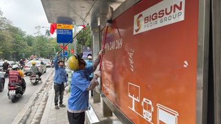 Hà Nội ra quân chỉnh trang hệ thống xe buýt chào mừng kỷ niệm 30/4 và 1/5