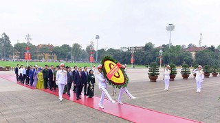 Lãnh đạo Trung ương, thành phố Hà Nội viếng Chủ tịch Hồ Chí Minh và các Anh hùng liệt sĩ