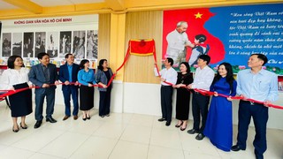 Cầu Giấy: Gắn biển công trình Dân vận khéo “Không gian văn hoá Hồ Chí Minh”