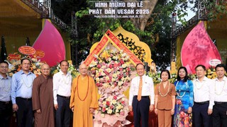 Chủ tịch HĐND thành phố Hà Nội Nguyễn Ngọc Tuấn chúc mừng Hội đồng Chứng minh Giáo hội Phật giáo Việt Nam