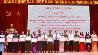 Quận Hai Bà Trưng: Khen thưởng nhiều tập thể, cá nhân thực hiện tốt Chỉ thị 05-CT/TW, trao giải Cuộc thi chính luận lần thứ 5