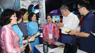 Khai mạc Ngày Phụ nữ Thủ đô ứng dụng công nghệ và đổi mới sáng tạo năm 2025