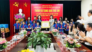 Phó Chủ tịch UBND Thành phố Vũ Thu Hà tới thăm các em nhỏ hoàn cảnh đặc biệt tại Trung tâm Bảo trợ xã hội 3