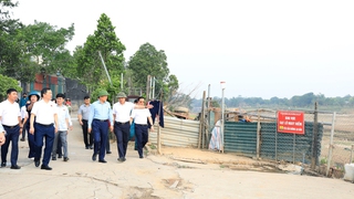 Tăng cường siết chặt quản lý đất đai, trật tự xây dựng khu vực bãi sông, ngoài đê