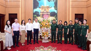 Phó Chủ tịch UBND Thành phố Nguyễn Mạnh Quyền thăm, chúc mừng một số cơ quan báo chí