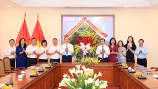 Chủ tịch HĐND Thành phố Nguyễn Ngọc Tuấn thăm, chúc mừng một số cơ quan nhân kỷ niệm 100 năm Ngày Báo chí Cách mạng Việt Nam