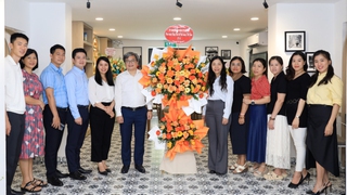 Phó Chủ tịch UBND Thành phố Trương Việt Dũng đến thăm, chúc mừng Trung tâm Truyền thông, Dữ liệu và Công nghệ số nhân ngày 21/6