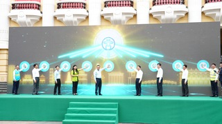Hà Nội đưa vào vận hành 100 thiết bị vệ sinh môi trường hiện đại