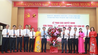 Phó Chủ tịch UBND Thành phố Nguyễn Trọng Đông trao Quyết định tại 3 xã: Sóc Sơn, Nội Bài, Kim Anh