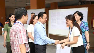 Ban Chỉ đạo thi, tuyển sinh thành phố Hà Nội động viên cán bộ coi thi, thí sinh tại điểm thi vào lớp 10 THPT