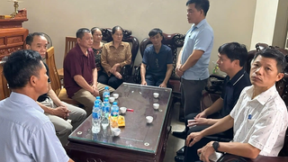 Xã Hồng Vân thăm hỏi gia đình nạn nhân vụ đắm tàu ở vịnh Hạ Long