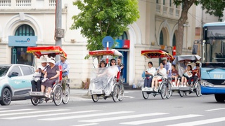 Hà Nội: Yêu cầu không tổ chức đưa du khách đến vùng đang có bão