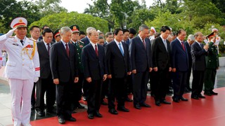 Lãnh đạo Đảng, Nhà nước và thành phố Hà Nội tưởng niệm các Anh hùng liệt sĩ và Chủ tịch Hồ Chí Minh