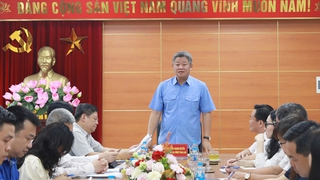 Khắc phục khó khăn để phục vụ tốt nhất cho người dân