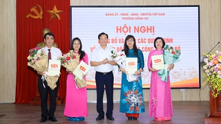 Phường Hồng Hà công bố các quyết định về tổ chức bộ máy và công tác cán bộ