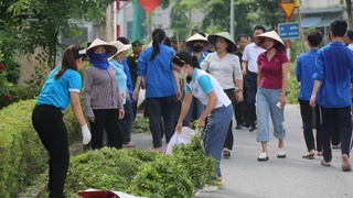 Xã Kiều Phú ra quân tổng vệ sinh môi trường