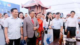 Chủ tịch UBND Thành phố Trần Sỹ Thanh tham quan Không gian Truyền thống và Sáng tạo Hà Nội 2025