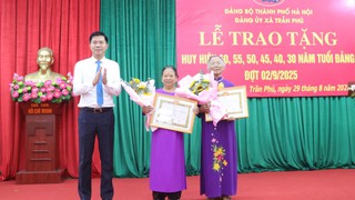 36 đảng viên Đảng ủy xã Trần Phú vinh dự nhận Huy hiệu Đảng đợt 2/9
