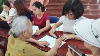 Xã Thanh Trì, Thuận An và phường Bạch Mai: Tích cực hỗ trợ người dân nhận quà Tết Độc lập 2/9