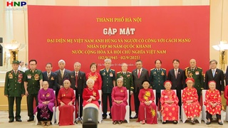 Lãnh đạo Thành phố gặp mặt, tặng quà người có công tiêu biểu dự Quốc khánh 2/9