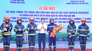 Ra mắt lực lượng thường trực chữa cháy tại phố đi bộ hồ Hoàn Kiếm và chợ đêm Đồng Xuân