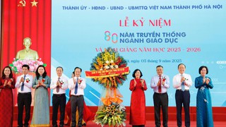 Hơn 2,3 triệu học sinh thành phố Hà Nội khai giảng năm học mới