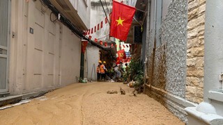Gấp rút khắc phục bùn nhão tuyến Metro Nhổn phun trào ngõ 7 phố Giang Văn Minh