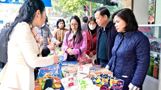 Giám sát việc chấp hành các quy định của pháp luật về an toàn thực phẩm tại phường Hà Đông