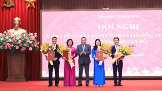 Thành ủy Hà Nội trao các quyết định công tác cán bộ