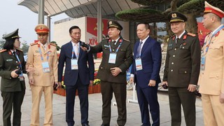Công an Hà Nội diễn tập phương án dẫn đoàn, xếp xe phục vụ Đại hội XIV của Đảng