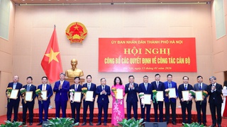 Hà Nội trao quyết định bổ nhiệm 11 cán bộ chủ chốt các đơn vị