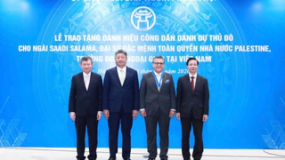 Hà Nội trao tặng danh hiệu Công dân danh dự Thủ đô