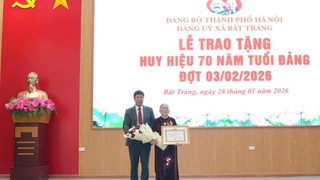 37 đảng viên xã Bát Tràng vinh dự nhận Huy hiệu Đảng đợt 3/2