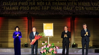 Hà Nội đón nhận danh hiệu 