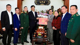 Bí thư Thành ủy Nguyễn Duy Ngọc thăm, chúc Tết các gia đình người có công tiêu biểu phường Long Biên