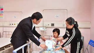 Lan tỏa yêu thương, mang Tết ấm đến với bệnh nhân có hoàn cảnh khó khăn