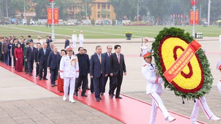 Lãnh đạo Đảng, Nhà nước, thành phố Hà Nội vào Lăng viếng Chủ tịch Hồ Chí Minh nhân dịp Tết Bính Ngọ