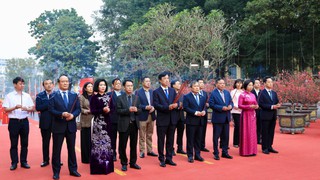 Lãnh đạo Thành phố dâng hương tưởng nhớ các vị liệt tổ, liệt tông và Chủ tịch Hồ Chí Minh
