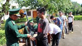 Khen thưởng thành tích xuất sắc trong phong trào thi đua tuyên truyền, vận động giao nộp và đấu tranh với tội phạm, vi phạm pháp luật về vũ khí, vật liệu nổ