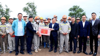 Tăng cường 3 ca, 4 kíp đảm bảo tiến độ Dự án cải tạo tuyến kênh Thụy Phương 