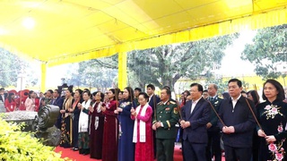 Phó Chủ tịch nước Võ Thị Ánh Xuân dự khai hội đền Hai Bà Trưng