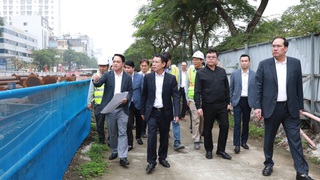 Đẩy nhanh tiến độ thi công, thu hẹp rào chắn hoàn trả mặt bằng giảm ùn tắc giao thông