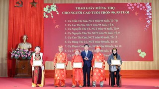 Phường Yên Sở: Chúc thọ người cao tuổi dịp Xuân Bính Ngọ