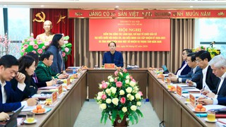 Trưởng ban Tuyên giáo và Dân vận Thành ủy Nguyễn Doãn Toản kiểm tra công tác bầu cử tại các xã, phường