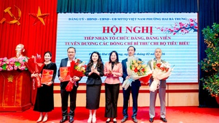 Đảng ủy phường Hai Bà Trưng tiếp nhận 4 tổ chức Đảng