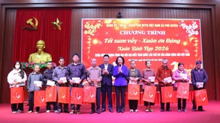 Chương trình “Tết sum vầy - Xuân ơn Đảng” tại Phú Xuyên ấm lòng các gia đình có hoàn cảnh khó khăn