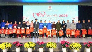 Phù Đổng trao 500 suất quà, phiếu mua hàng cho đoàn viên công đoàn, hộ khó khăn