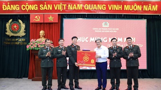 Phó Chủ tịch UBND Thành phố Trương Việt Dũng thăm, chúc Tết lực lượng Công an Thủ đô