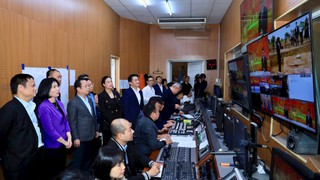 Chủ tịch Ủy ban Bầu cử Thành phố Phùng Thị Hồng Hà kiểm tra công tác tuyên truyền về bầu cử